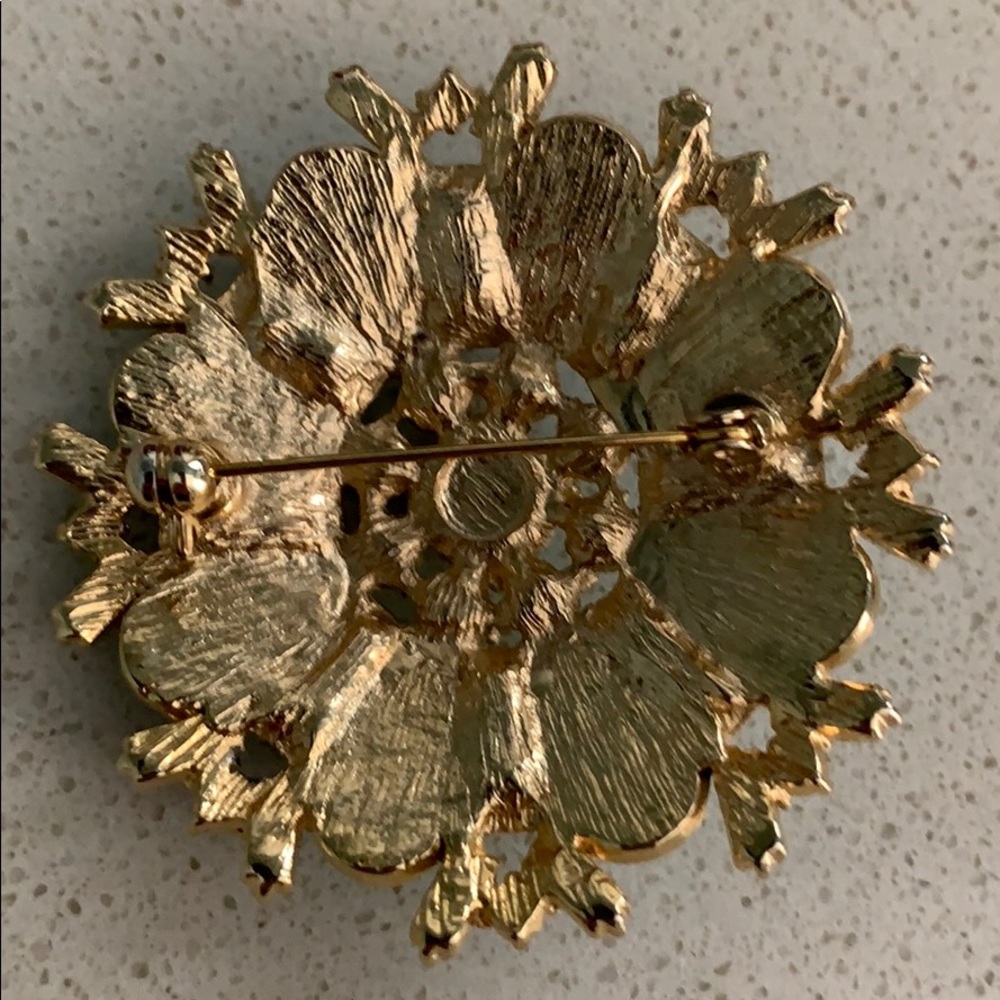 Brooch - Picture 2 of 5
